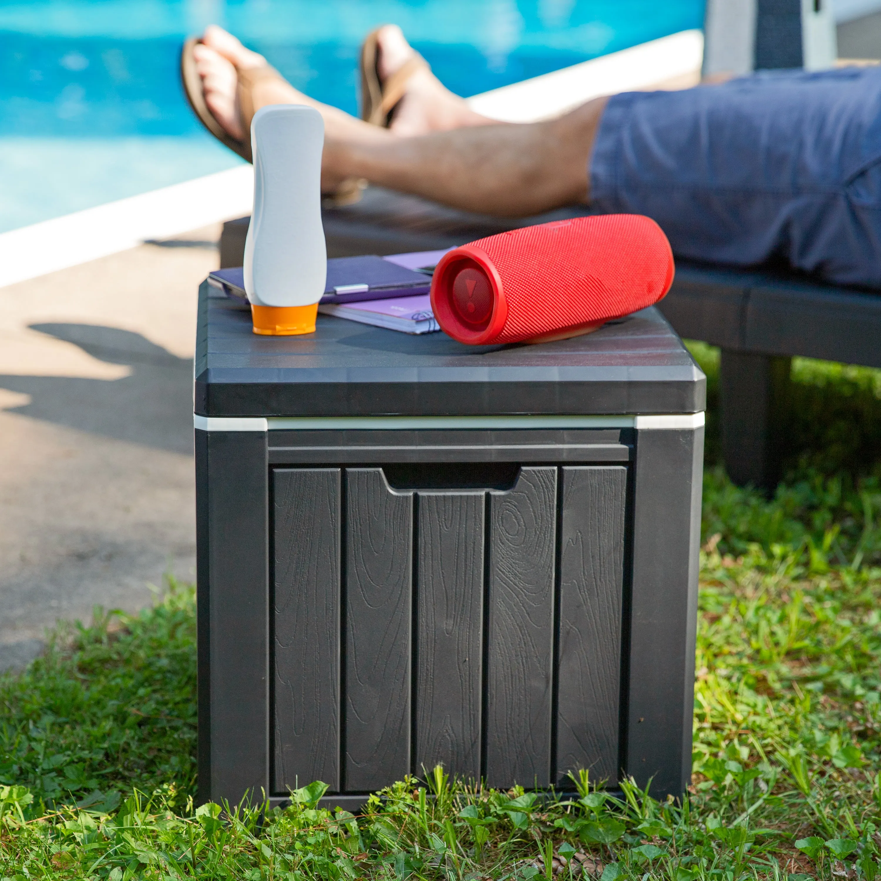 Sunnydaze 9-Gallon Outdoor Beverage Cooler for Patio - Polypropylene Resin - Black