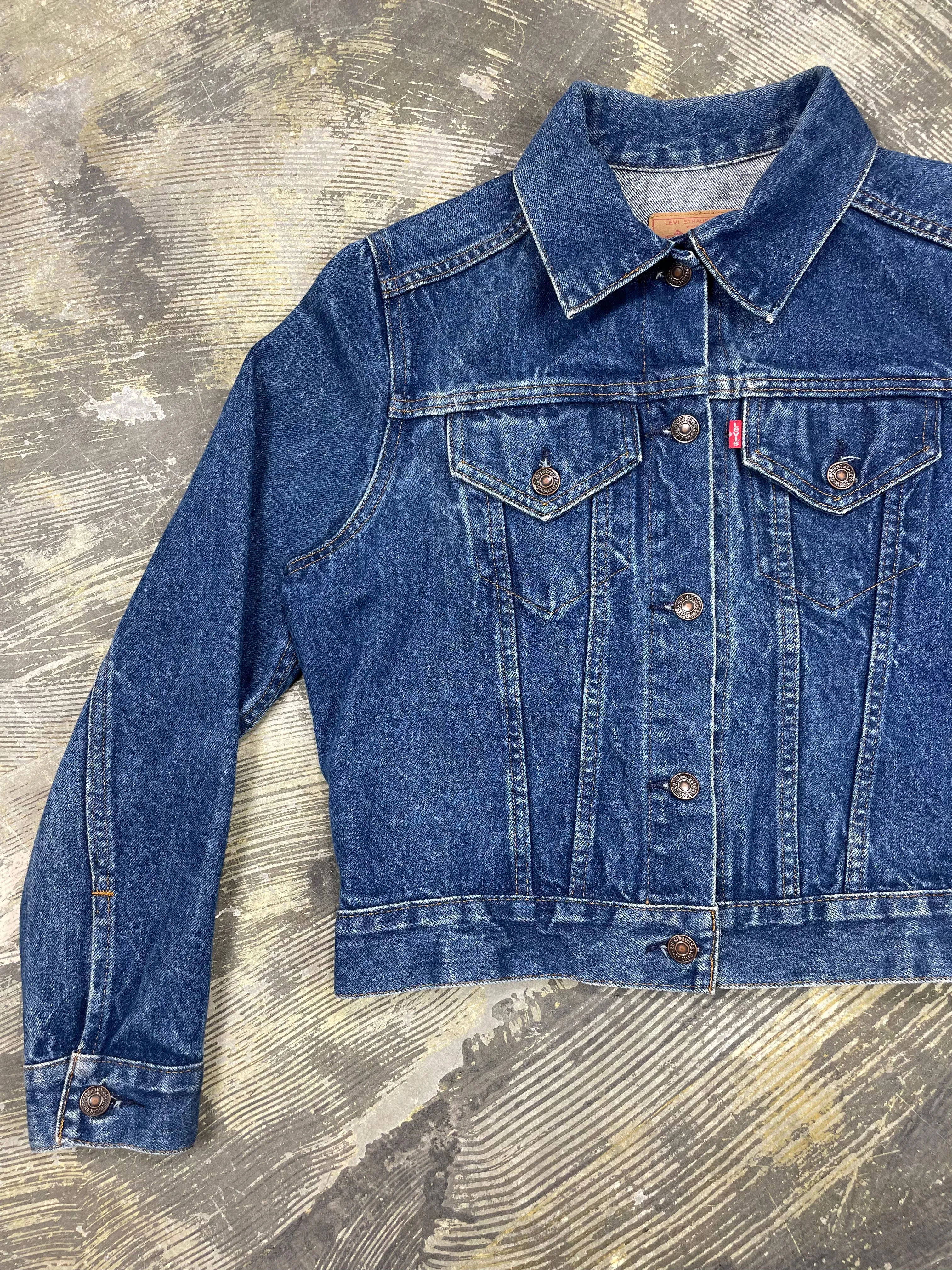 Vintage Levi 2-Pocket USA Indigo Denim Trucker Jacket (JYJ-143)