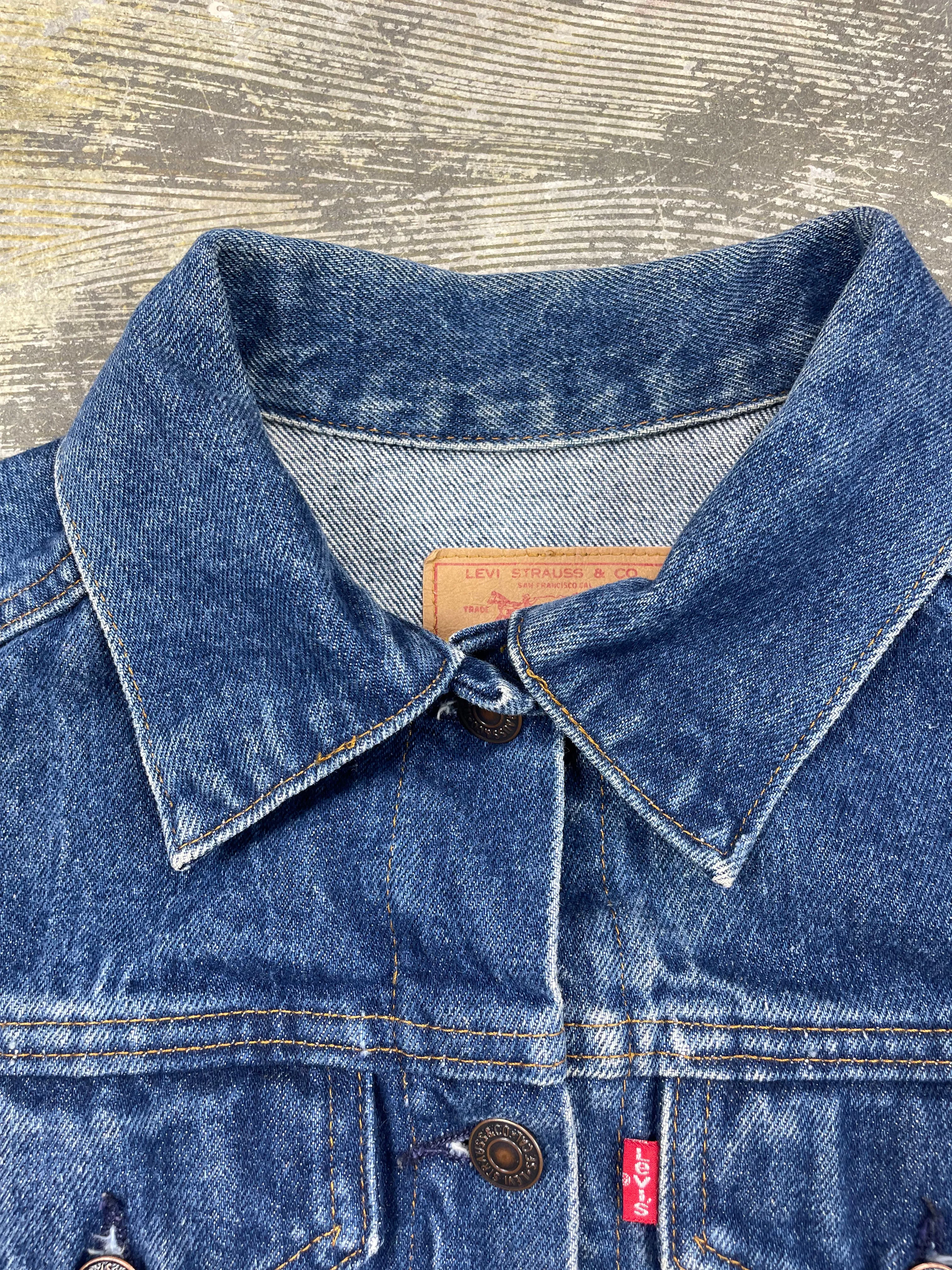 Vintage Levi 2-Pocket USA Indigo Denim Trucker Jacket (JYJ-143)